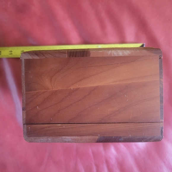 Wooden Storage Box Lane Cedar - Picture 8 of 9